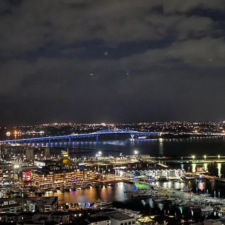 Top Floor Harbour View And Skytower View Apartment In Cbd Окленд Екстер'єр фото
