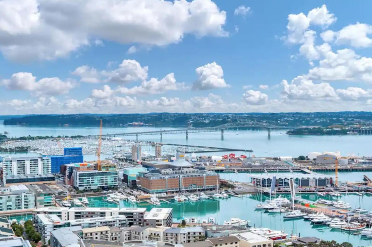 Top Floor Harbour View And Skytower View Apartment In Cbd Окленд Екстер'єр фото