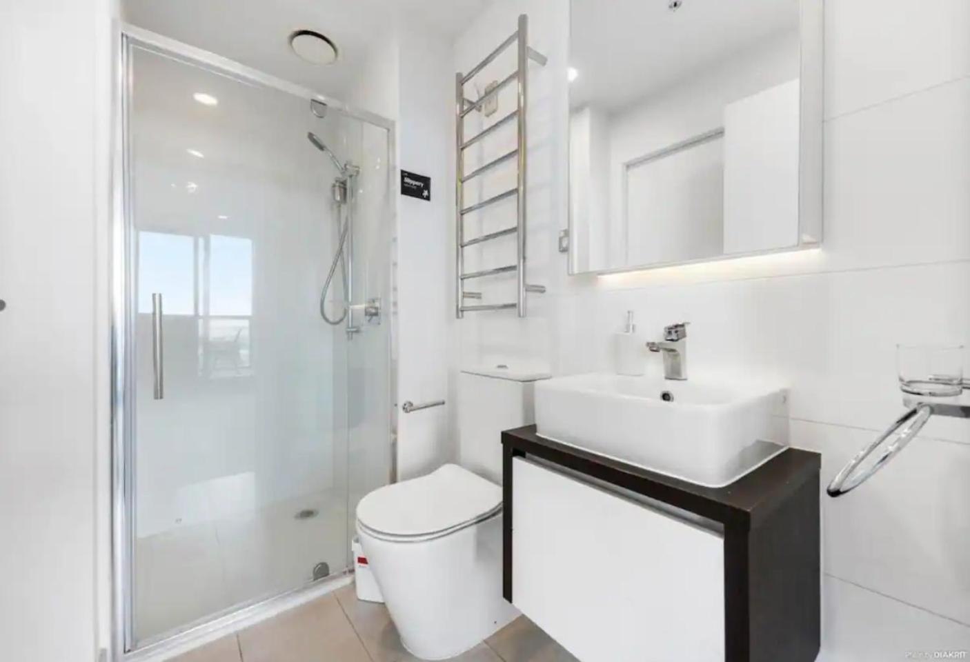 Top Floor Harbour View And Skytower View Apartment In Cbd Окленд Екстер'єр фото