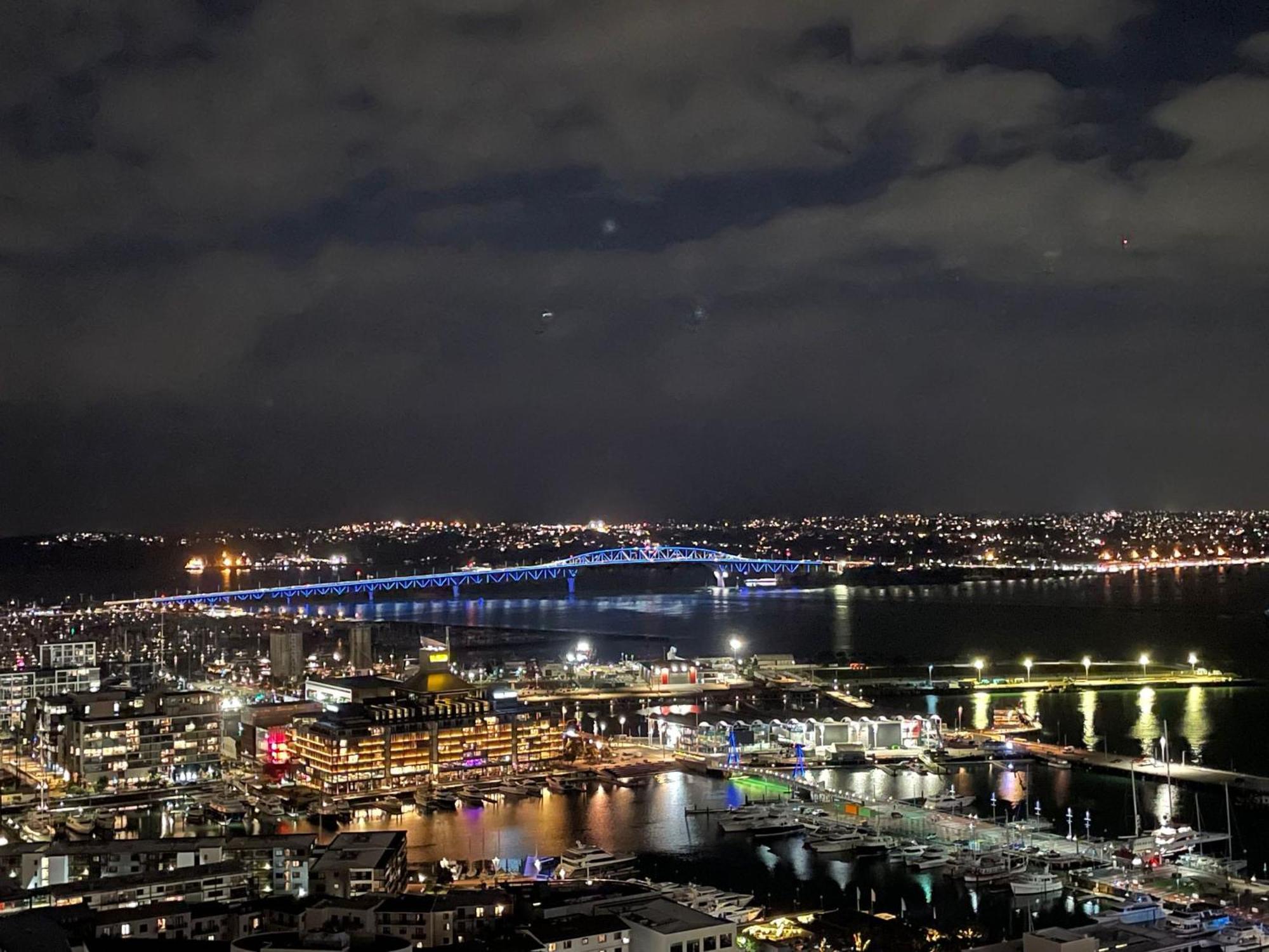 Top Floor Harbour View And Skytower View Apartment In Cbd Окленд Екстер'єр фото